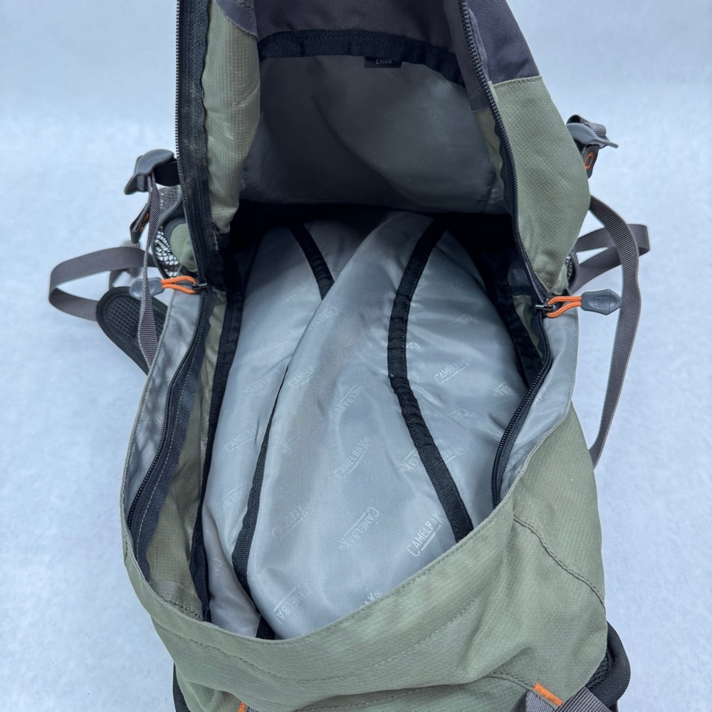 Camelbak Cloud Walker Hydration Pack Backpack - G… - image 6